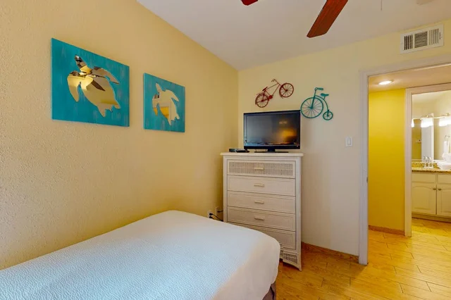 Bedroom 1 image 1
