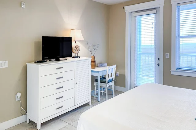Bedroom 1 image 1