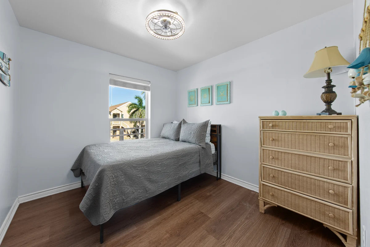 Bedroom 1 image 1