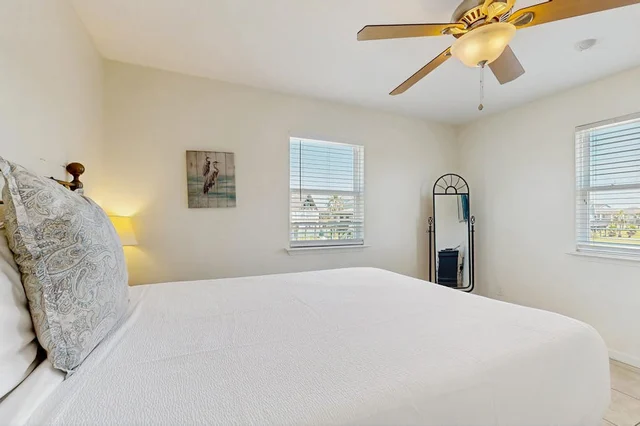 Bedroom 1 image 1