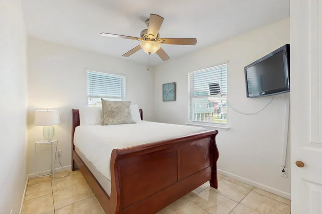 Bedroom 3 image 1