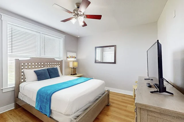 Bedroom 1 image 1