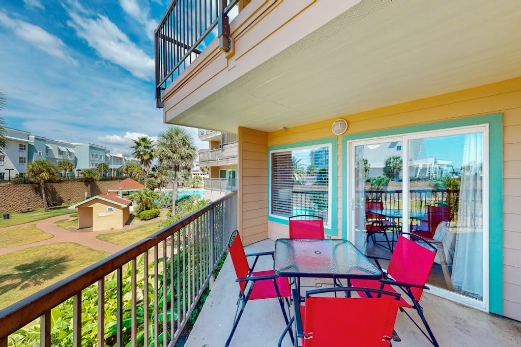 Condo in Galveston property photo 2