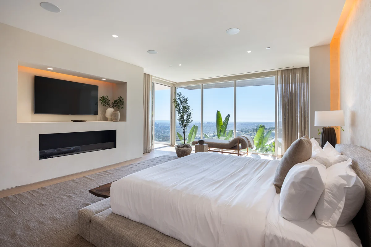 Bedroom 1 image 1