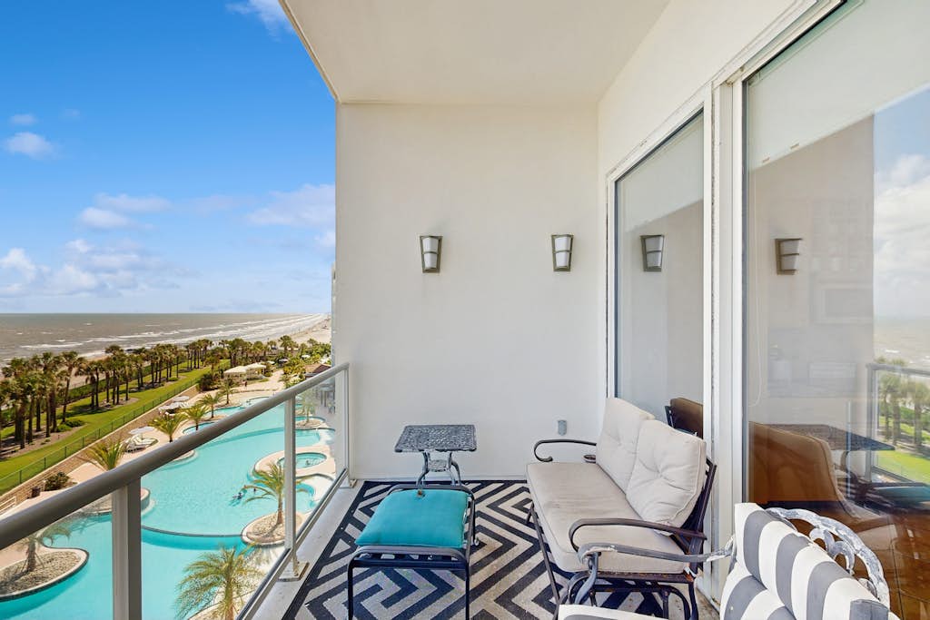 Condo in Galveston property photo 4