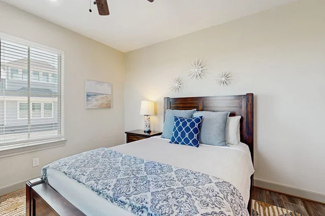 Bedroom image 1
