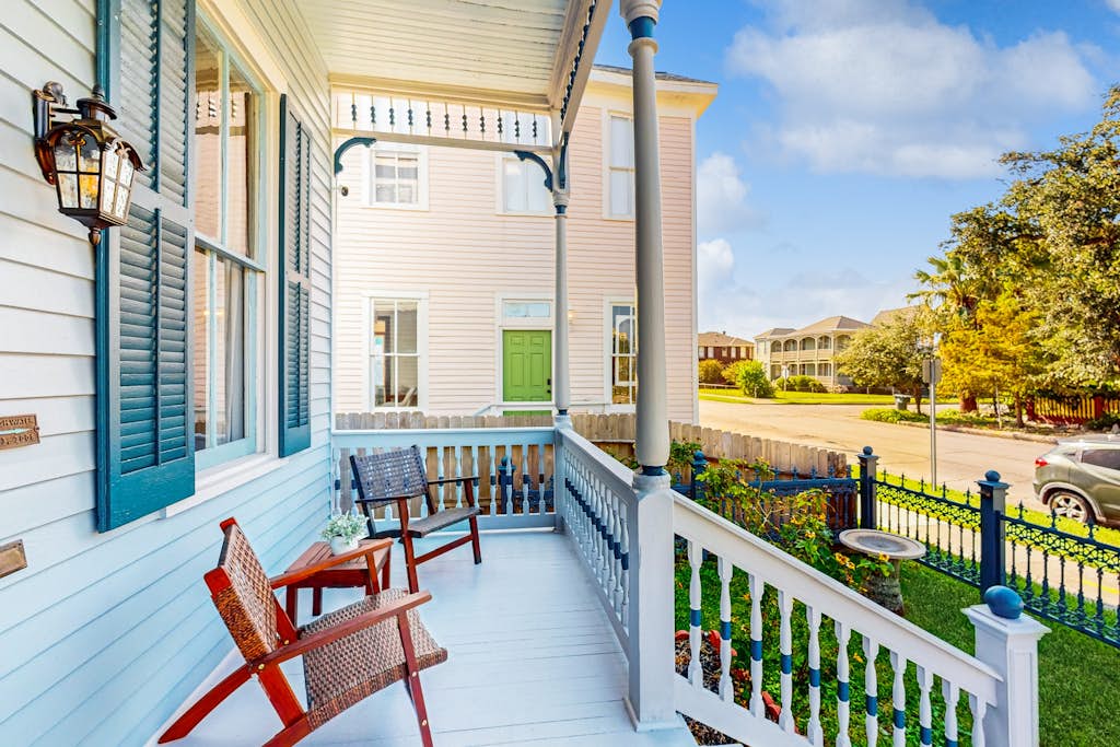 Blue Sky Getaway - Private Pool & Historic Charm property photo 4