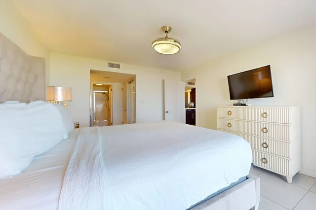 Bedroom image 1