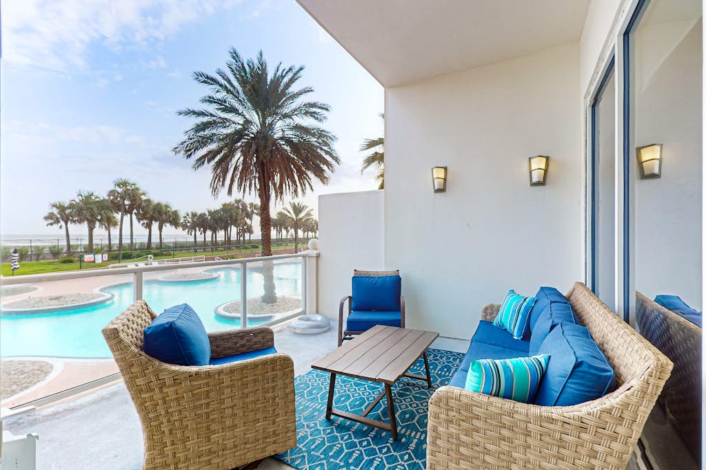 The Blue Diamond - Lazy River Pool & Game Room property photo 2