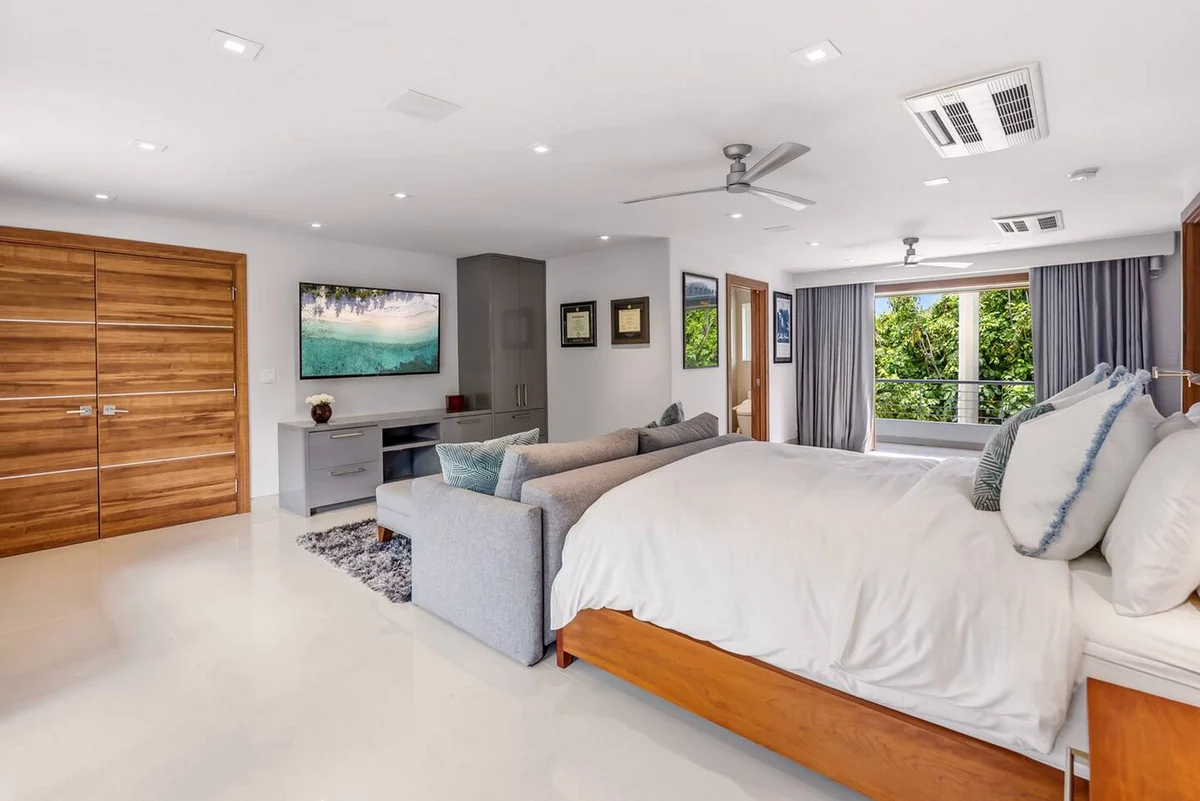 Primary Bedroom - Guest House image 1
