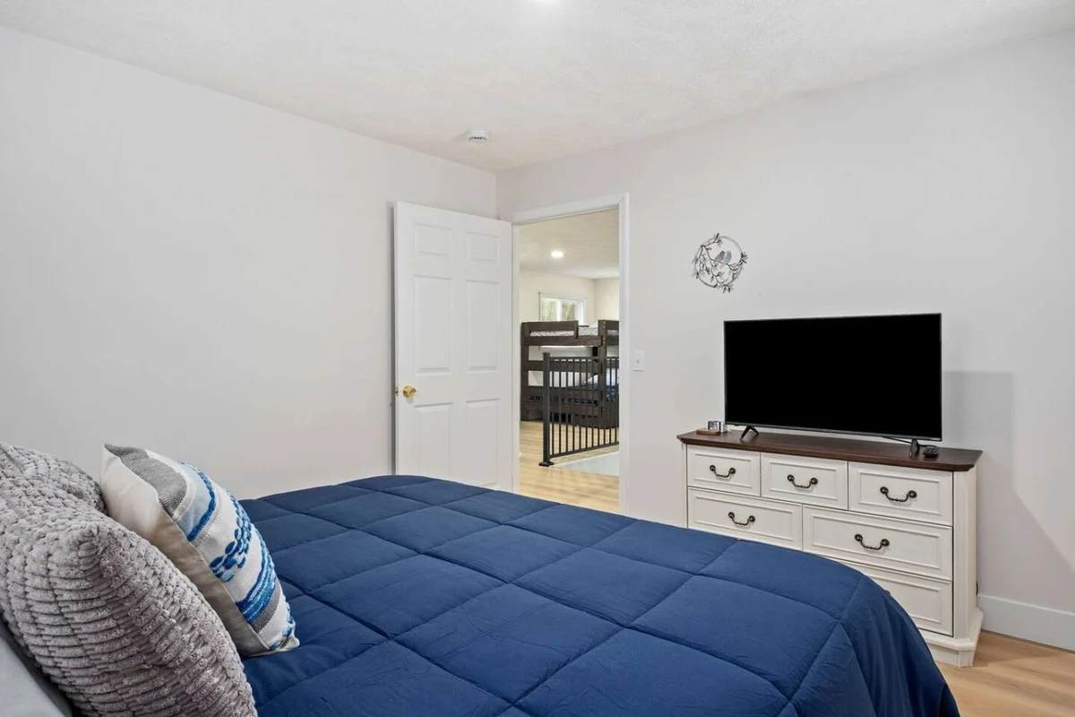 Bedroom 1 image 1
