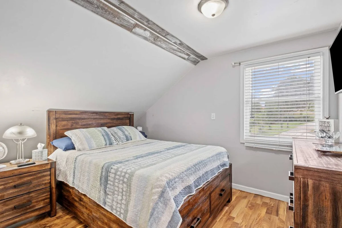 Bedroom 1 image 1