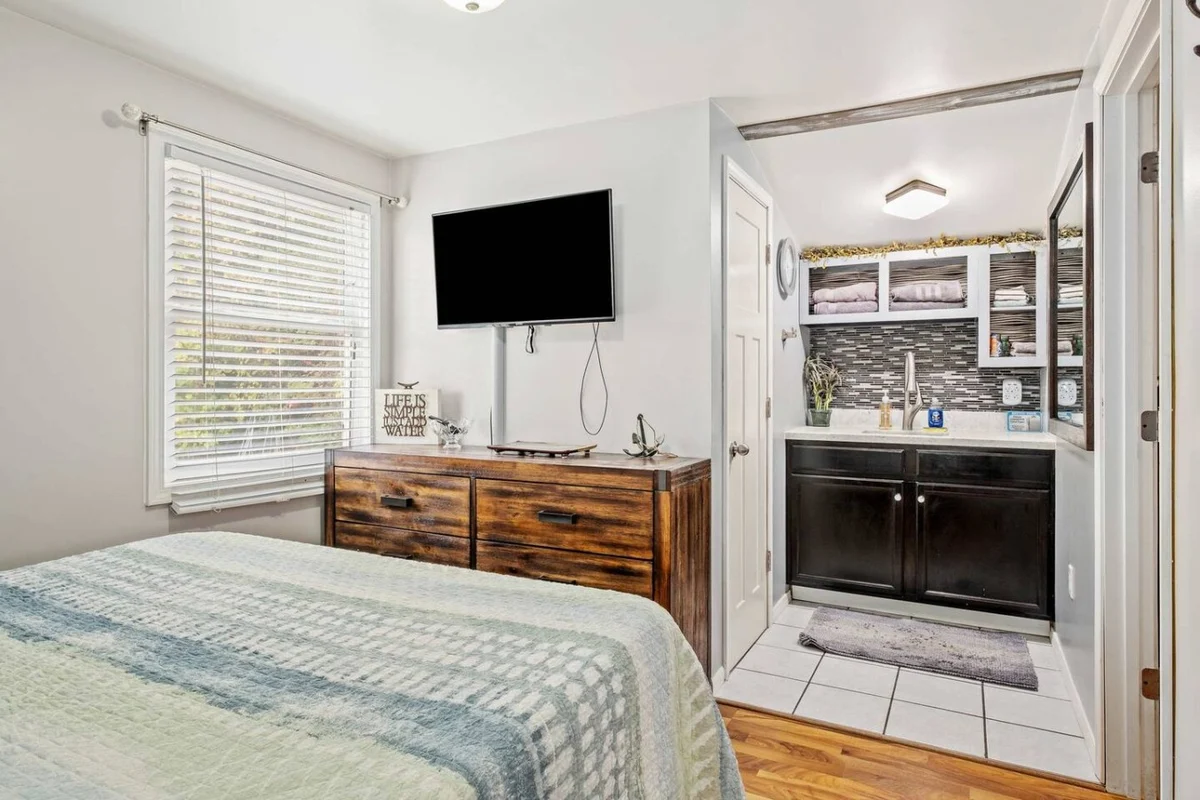 Bedroom 2 image 1
