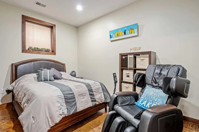 Bedroom 3 image 1