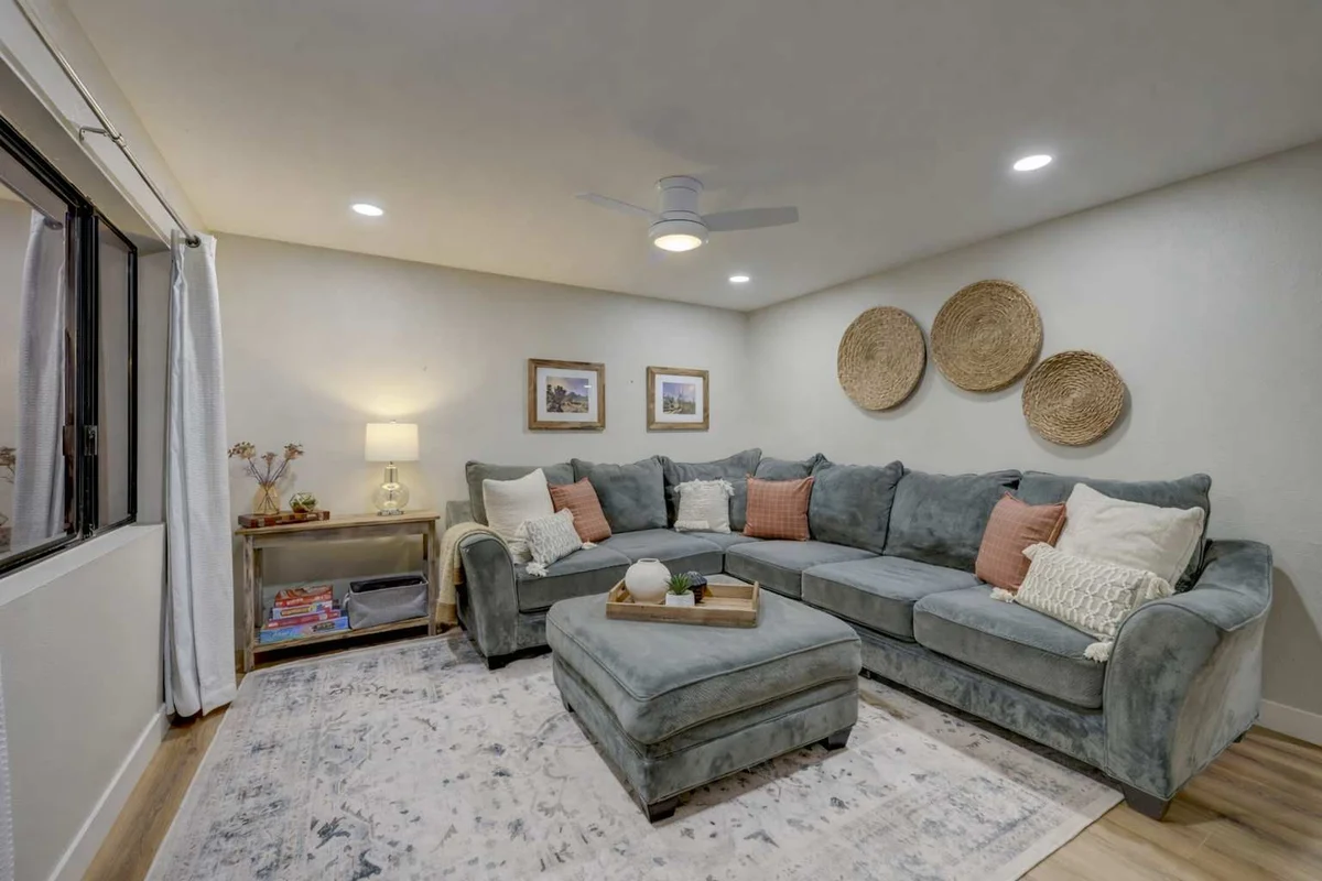 Home in Scottsdale property photo 4