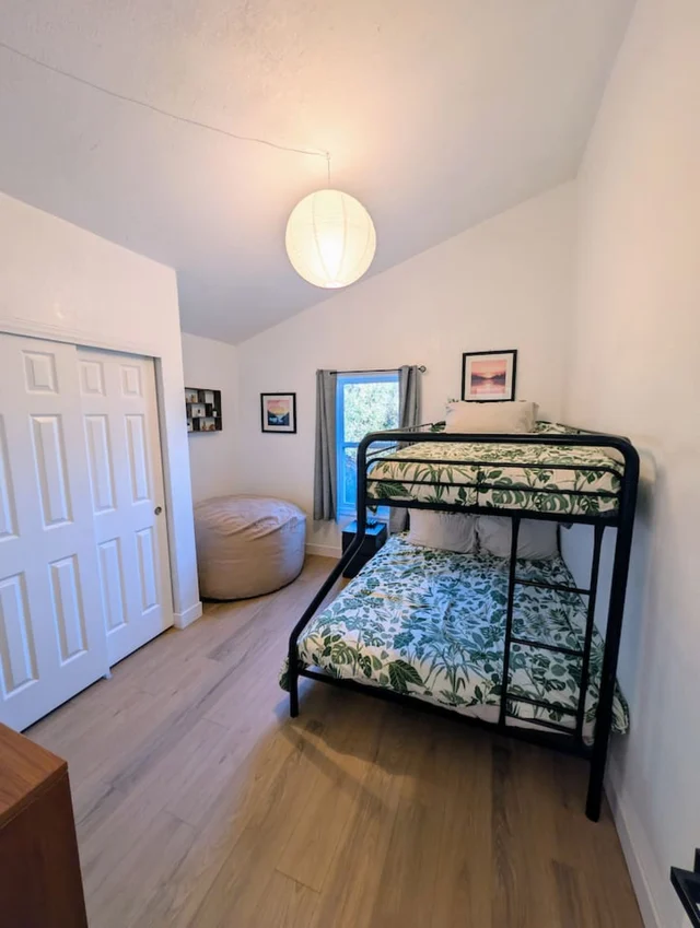 Bedroom 3 image 1