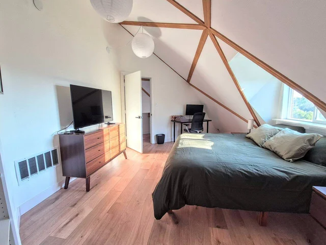 Bedroom 1 image 1