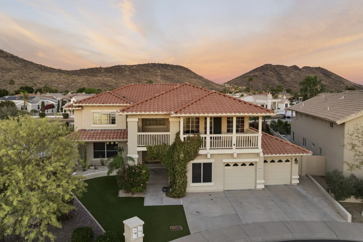 Home in Glendale property photo 2