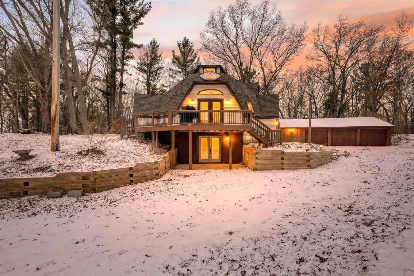 Geodome at the Lake: Hot Tub, Games, Sleeps 12! – 4 Bedroom