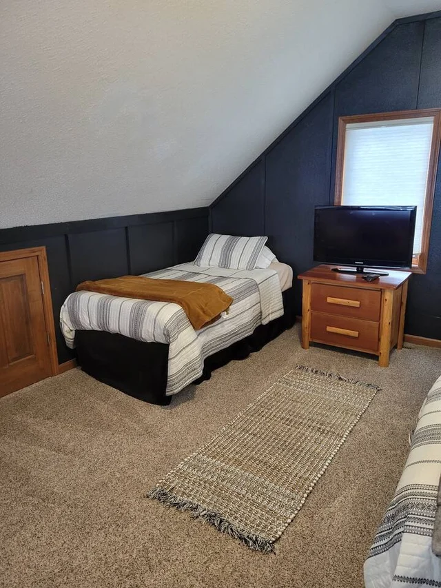 Bedroom 5 image 1
