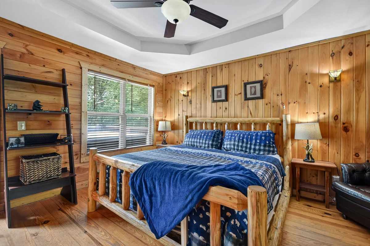 Bedroom 1 image 1