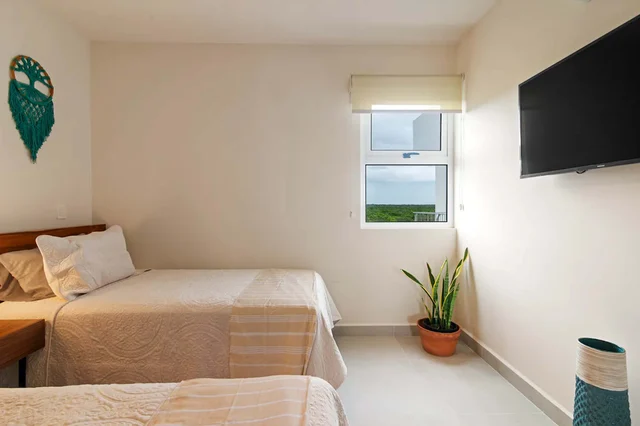 Bedroom 2 image 1