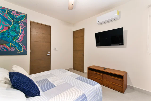 Bedroom 5 image 1
