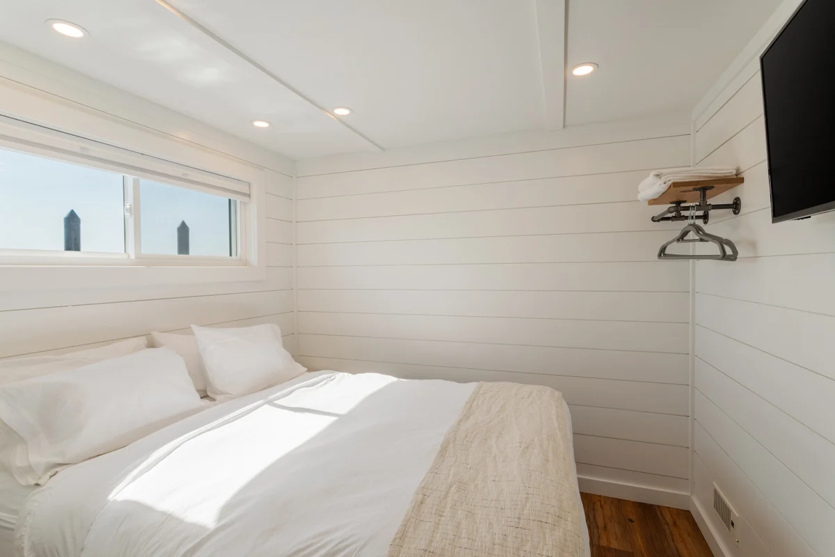 Bedroom 1 image 1