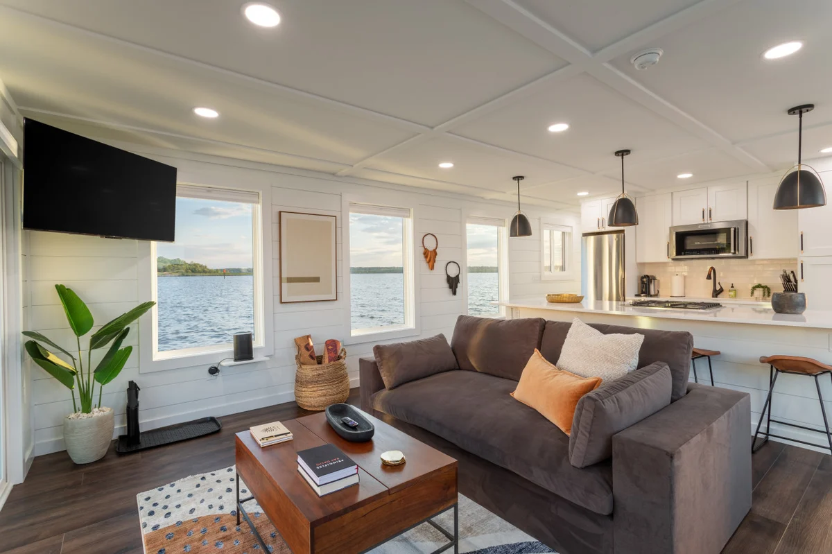 Home in National Harbor property photo 5
