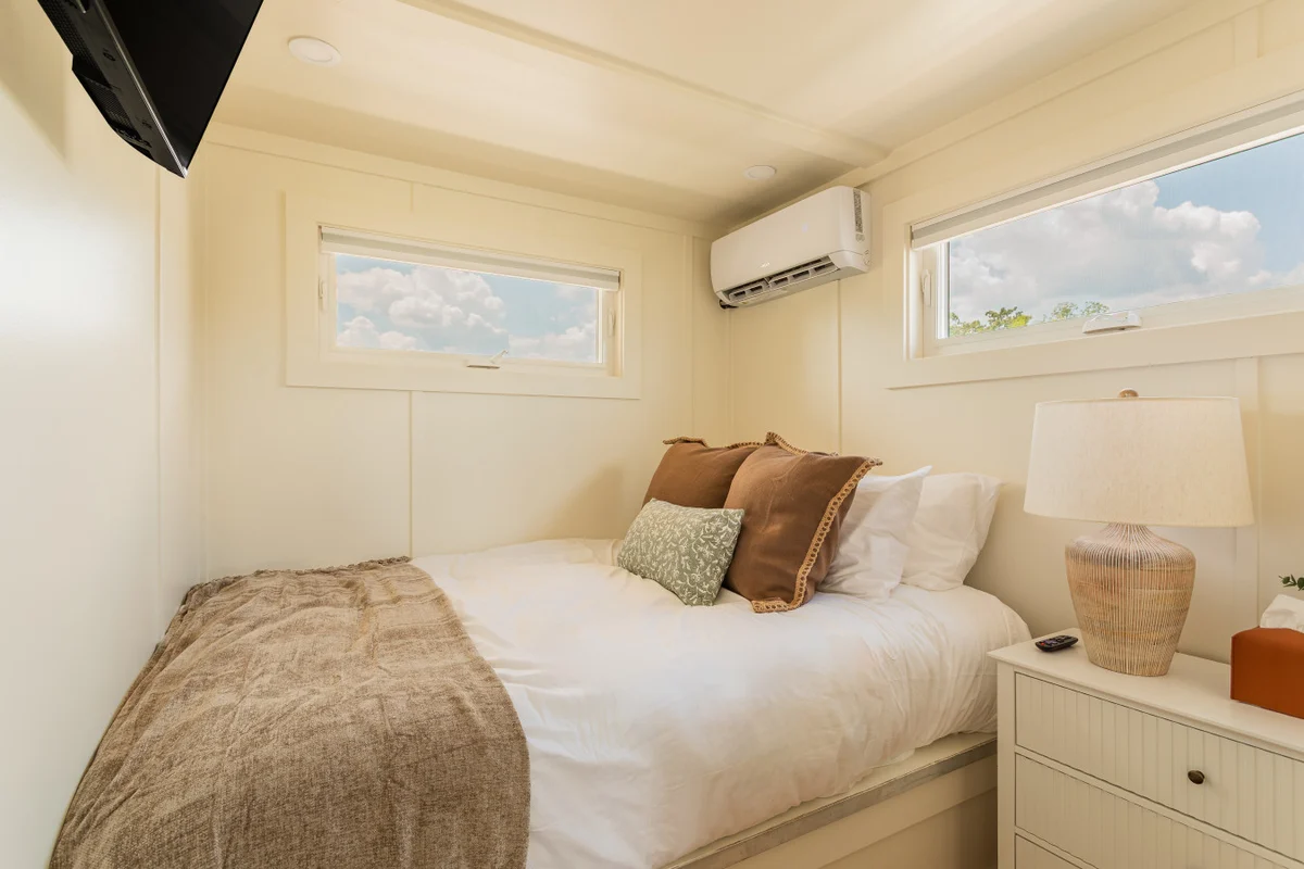 Bedroom 1 image 1