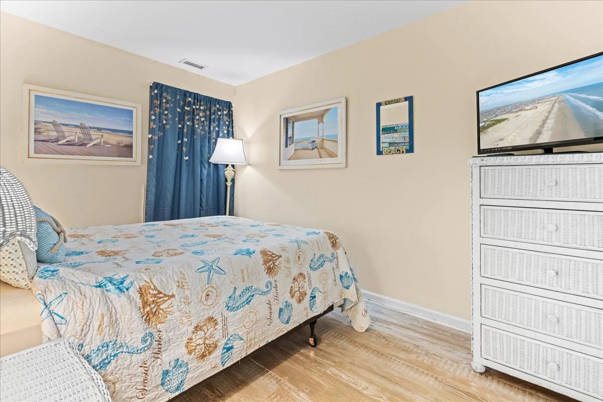 Bedroom 1 image 1