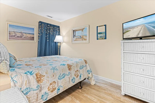 Bedroom 1 image 1