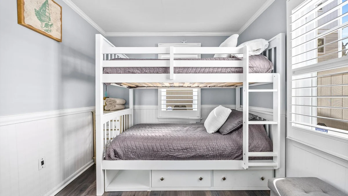 Bedroom 1 image 1