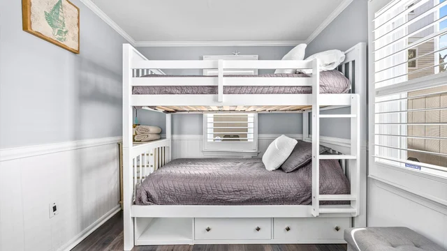 Bedroom 1 image 1