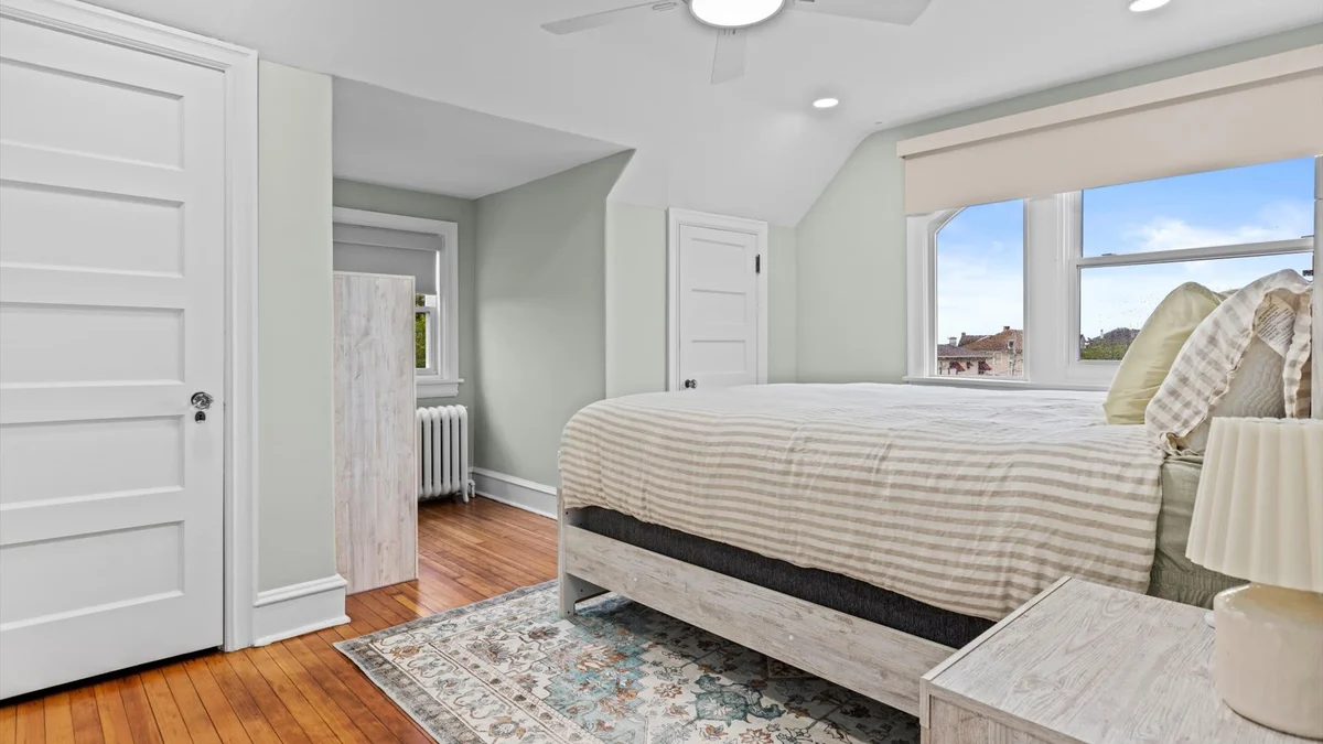 Bedroom 1 image 1