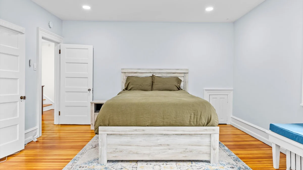 Bedroom 3 image 1