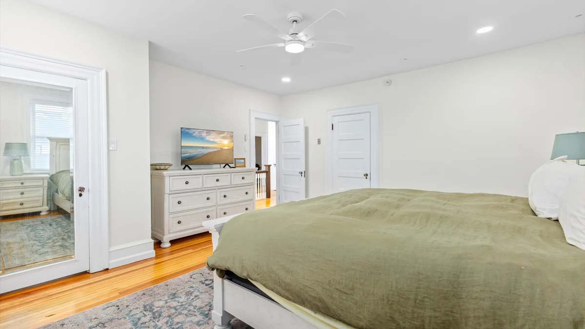 Bedroom 4 image 1