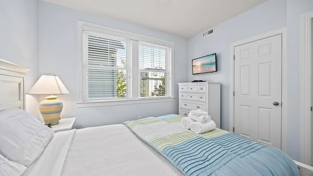 Bedroom 3 image 1