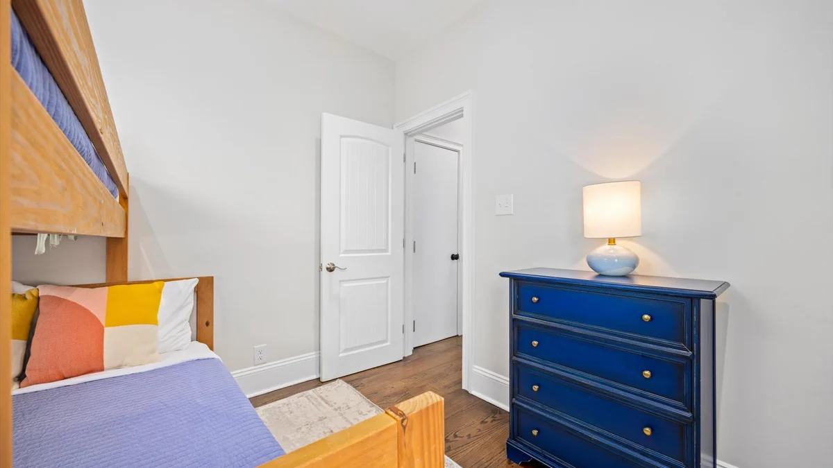 Bedroom 2 image 1