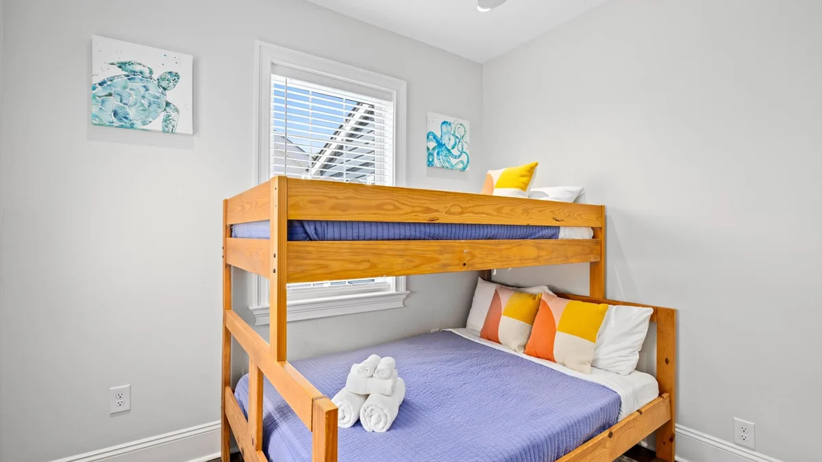Bedroom 1 image 1