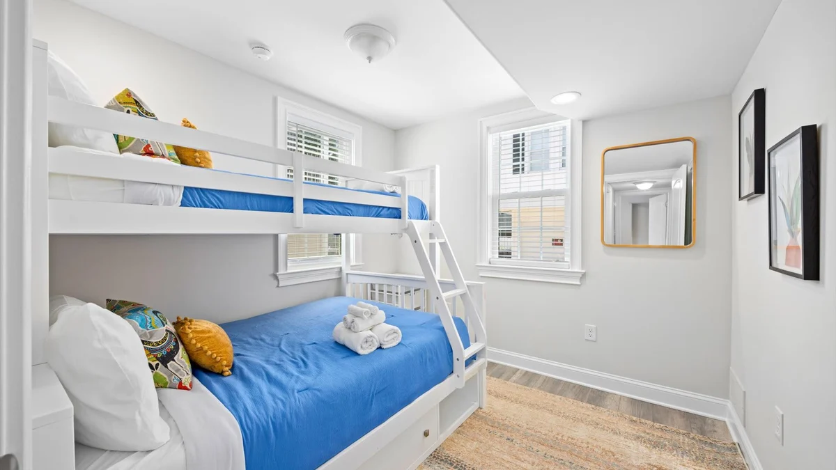 Bedroom 1 image 1