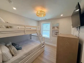 Bedroom 3 image 1