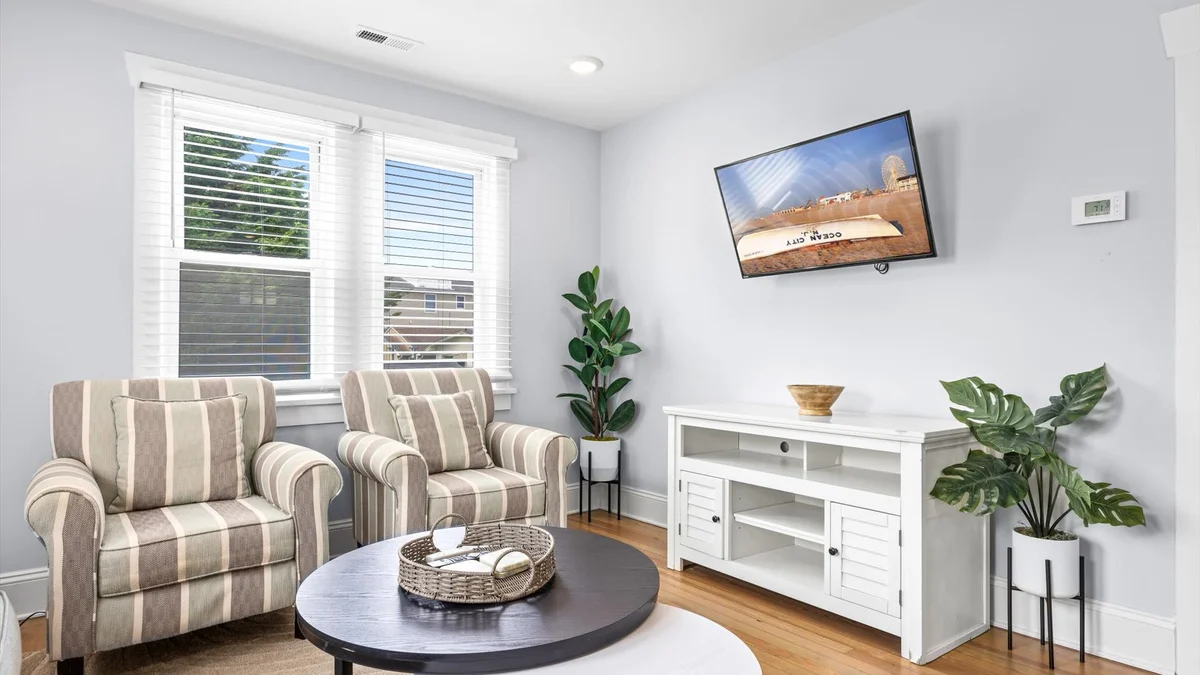 Living Room image 1