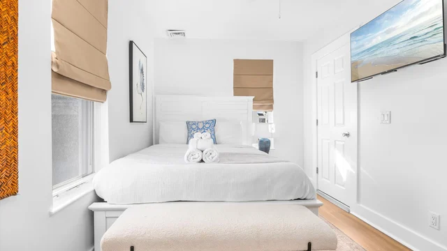 Bedroom 5 image 1