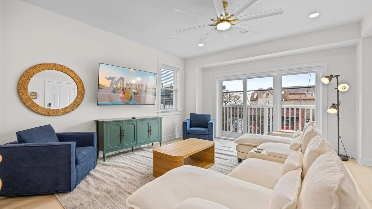 Condo in Wildwood property photo 2
