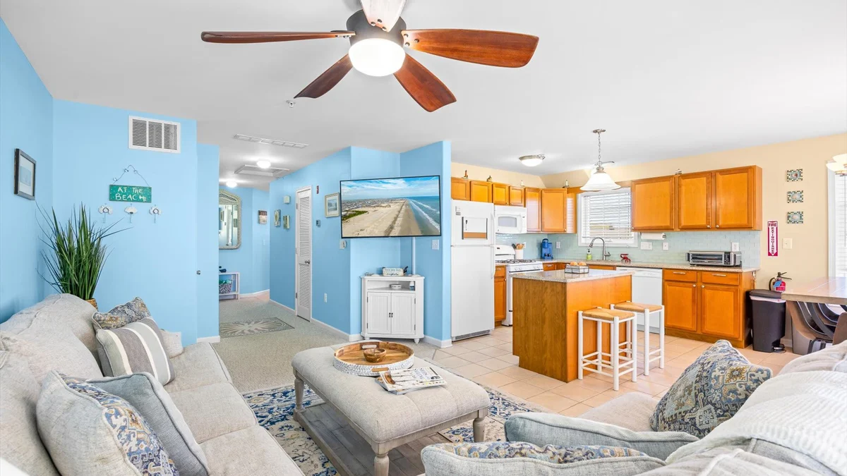 Condo in Wildwood property photo 3