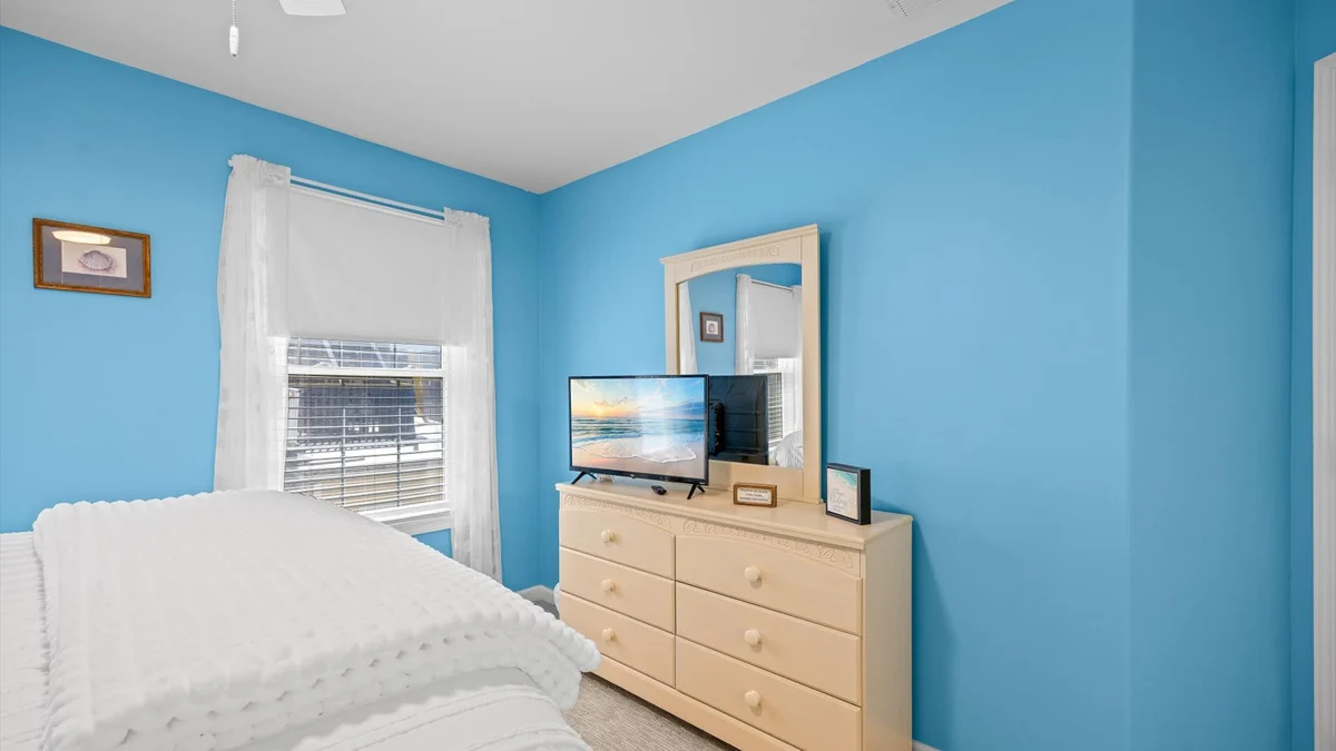 Bedroom 1 image 1