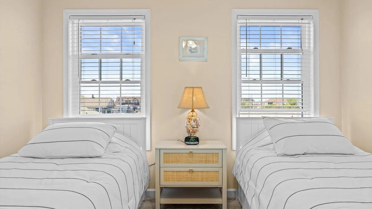 Bedroom 3 image 1