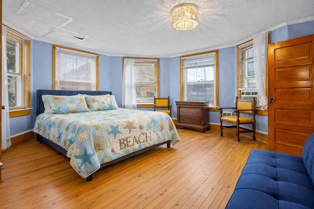 Bedroom 1 image 1