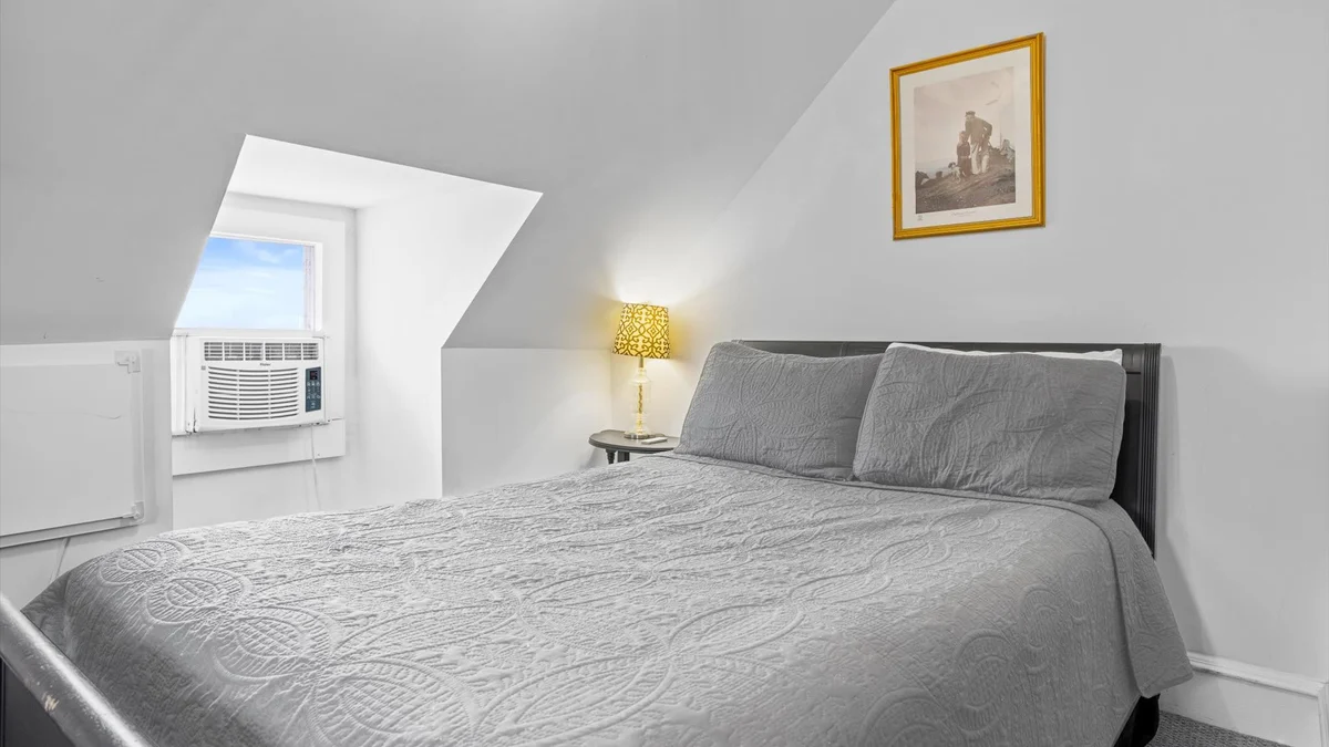 Bedroom 5 image 1